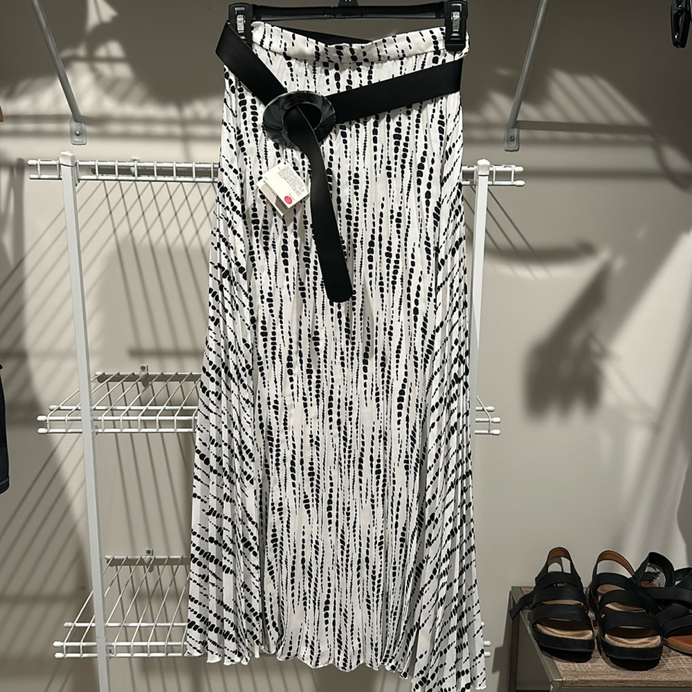Zara pleated midi skirt with belt - Medium